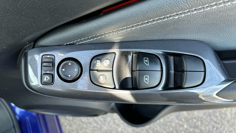 Nissan Juke 1.0 DiG-T N-Connecta 5dr Petrol Hatchback